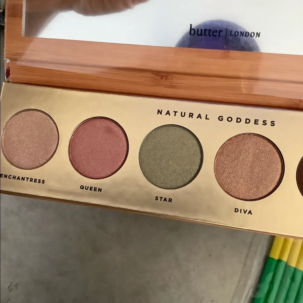 BUTTER‎ LONDON EYESHADOW PALETTE BRUSHES BY LAVISH